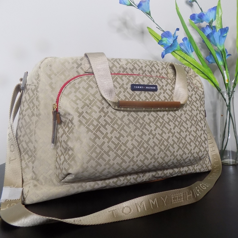 SOLD 🤑OFFER! Duffle Bag - Tommy Hilfiger